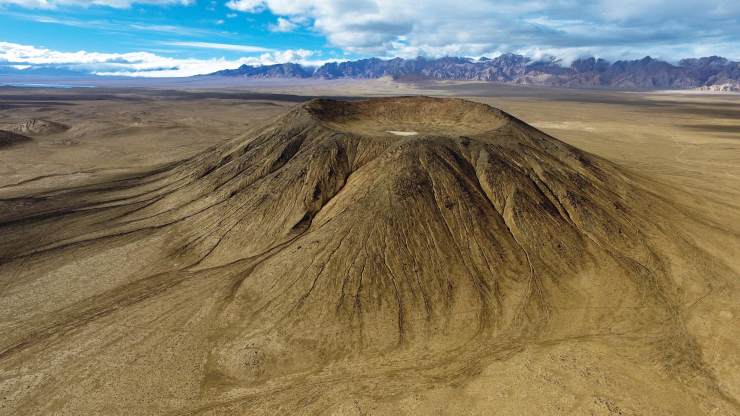 阿什库勒火山群--这里可能有中国最新喷发过的活火山